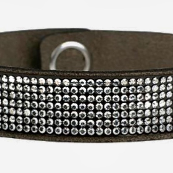 Swarovski Chic Glamour Crystal On Sueded Leather Bracelet BNWOT - Picture 2 of 3